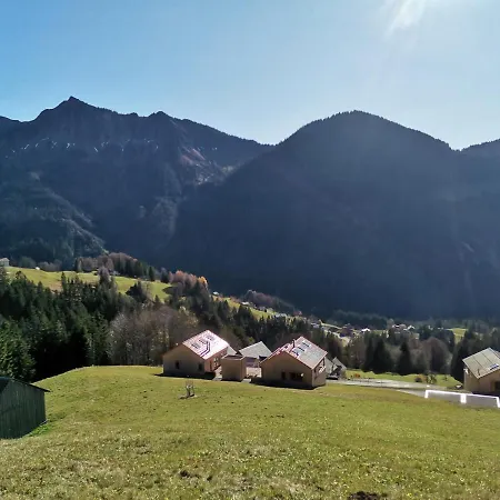 Bergfrieden Auf 1.170 M 拉特恩斯